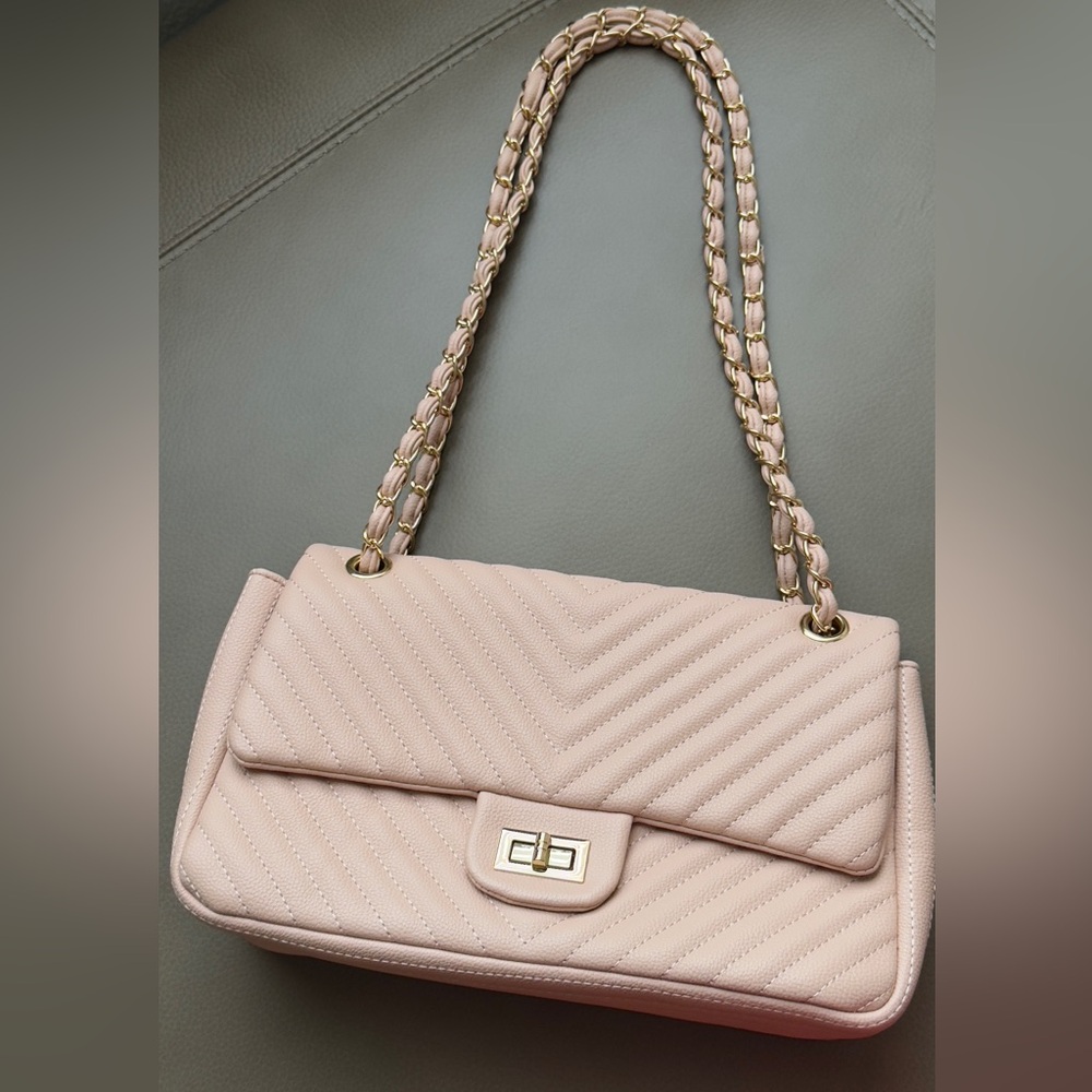 Chanel style wallet in seam color